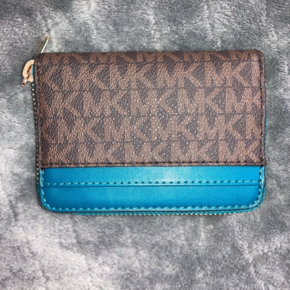 Michael Kors NWT Kenley Tote with matching wallet. - Picture 3 of 10